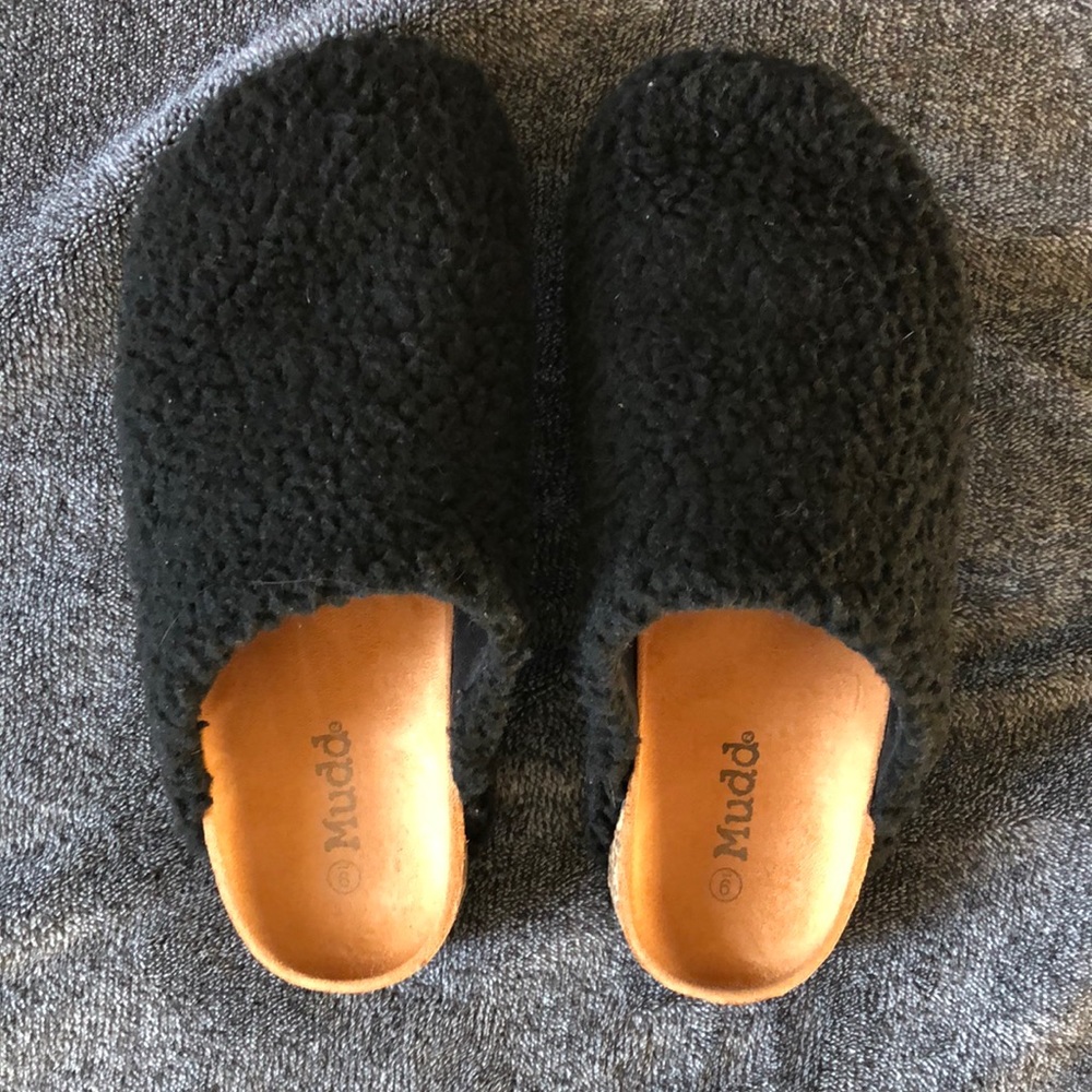 Size 9 Sherpa slippers/slides